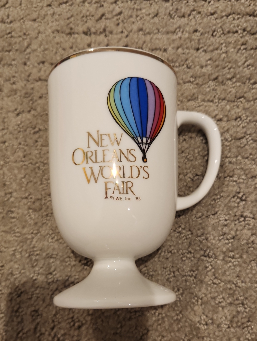 Vintage 1983 New Orleans World's Fair pedestal coffee mug colorful hot Air Ballo